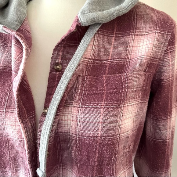 Women’s Lucky Brand flannel shirt with hoodie! Size S - Picture 3 of 7